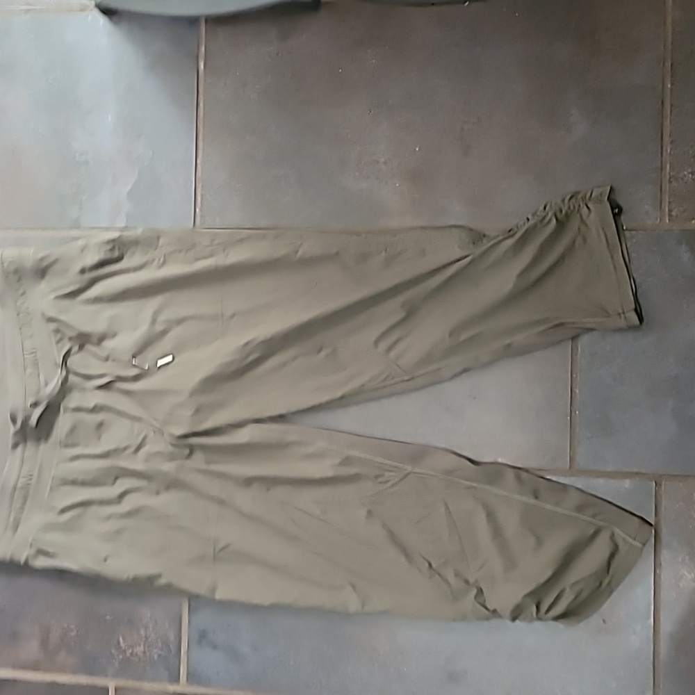 LULULEMON DANCE STUDIO CROP 25” DARK OLIVE SIZE 12 - Picture 4 of 8